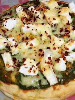পালক পনির পিজ্জা (palang paneer pizza recipe in Bengali) রেসিপির প্রধান ছবি