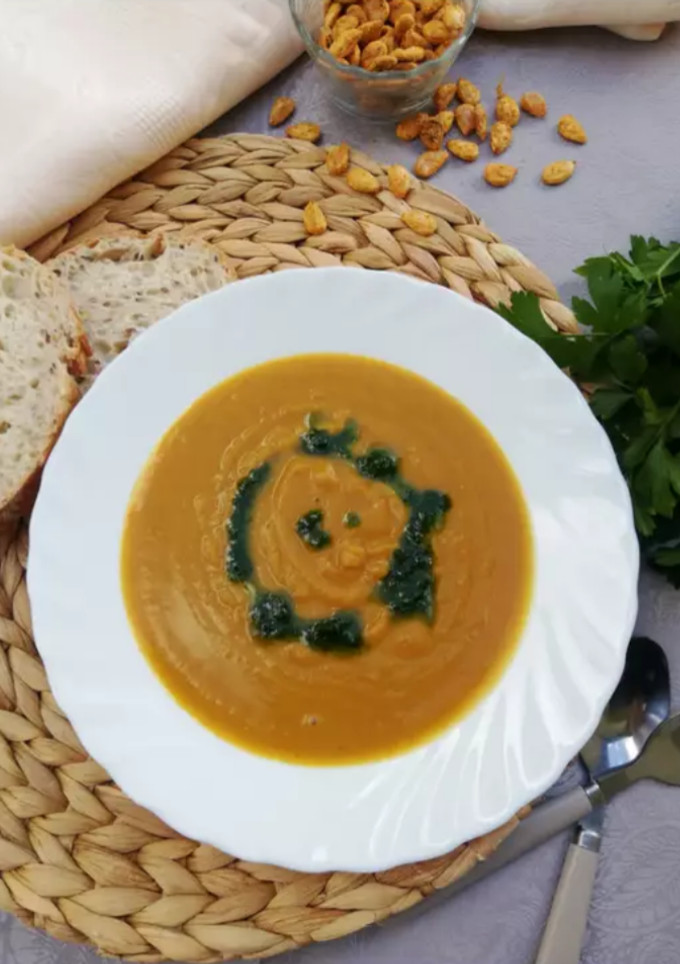 Una foto de Puré vegano de calabaza y castañas al aceite de perejil