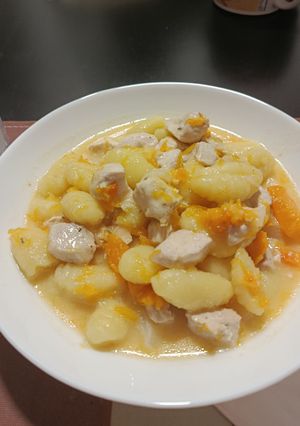 Foto principal de Gnocchis con calabaza y pollo