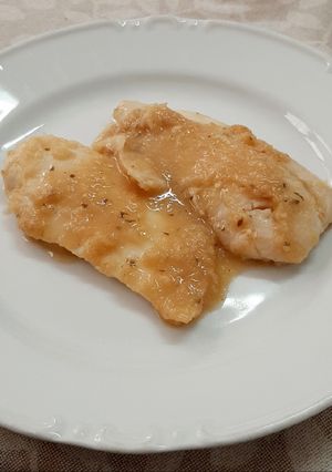 Una foto de Merluza en salsa al vino blanco