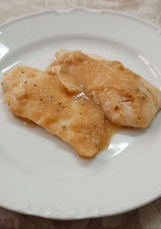 Una foto de Merluza en salsa al vino blanco