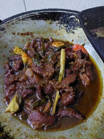 Langkah Mudah untuk Menyiapkan Resep Bistik sapi pedas manis yang Lezat