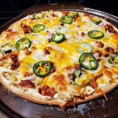 A picture of Jalapeno Popper Chicken Pizza.