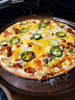 A picture of Jalapeno Popper Chicken Pizza.