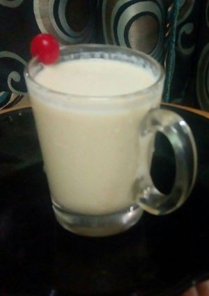 A picture of Apple yogurt smoothie.