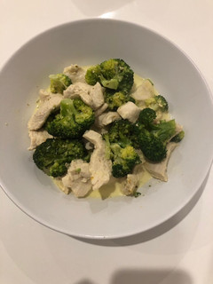 Una foto de Pollo con brócoli