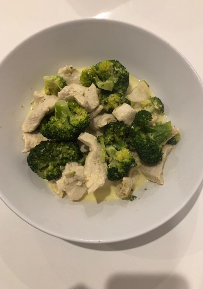 Una foto de Pollo con brócoli