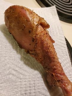 A picture of Un Vraiment Délicieux Turkey Leg.
