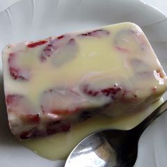 A picture of Creamy Milk Kanten Jelly with Fruit.