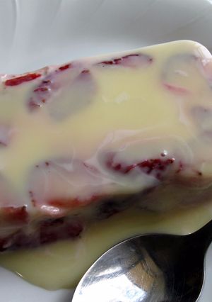 A picture of Creamy Milk Kanten Jelly with Fruit.