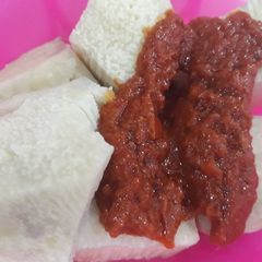 A picture of Yam and tomato sauce.