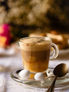 Una foto de Capuccino de turrón y pera