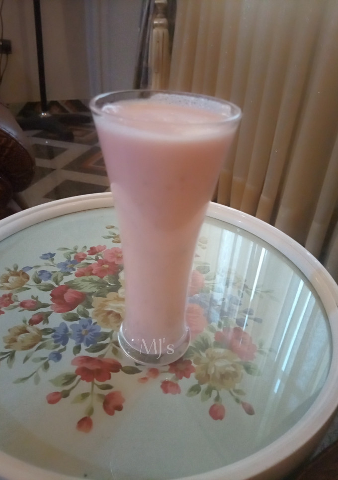 A picture of Grape smoothie.