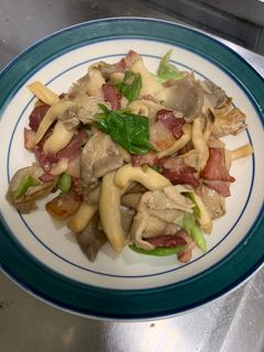 秀珍菇炒臘肉 的食譜成品照片