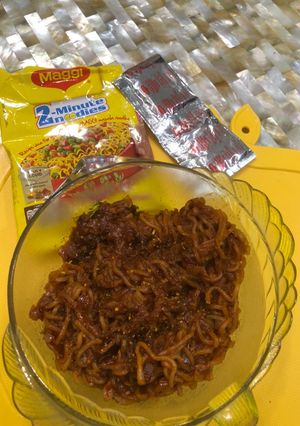 A picture of Burnt chilli garlic Maggi.