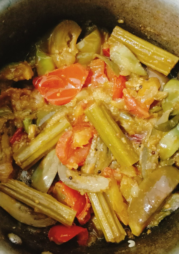 கத்திரிக்காய் முருங்கை தொக்கு(brinjal drumstick thokku recipe in tamil) செய்முறை முக்கிய புகைப்படம்