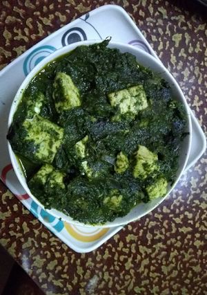 A picture of Palak paneer.
