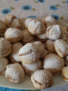 Una foto de Pan de leche rellenos con dulce de leche!!!!!
