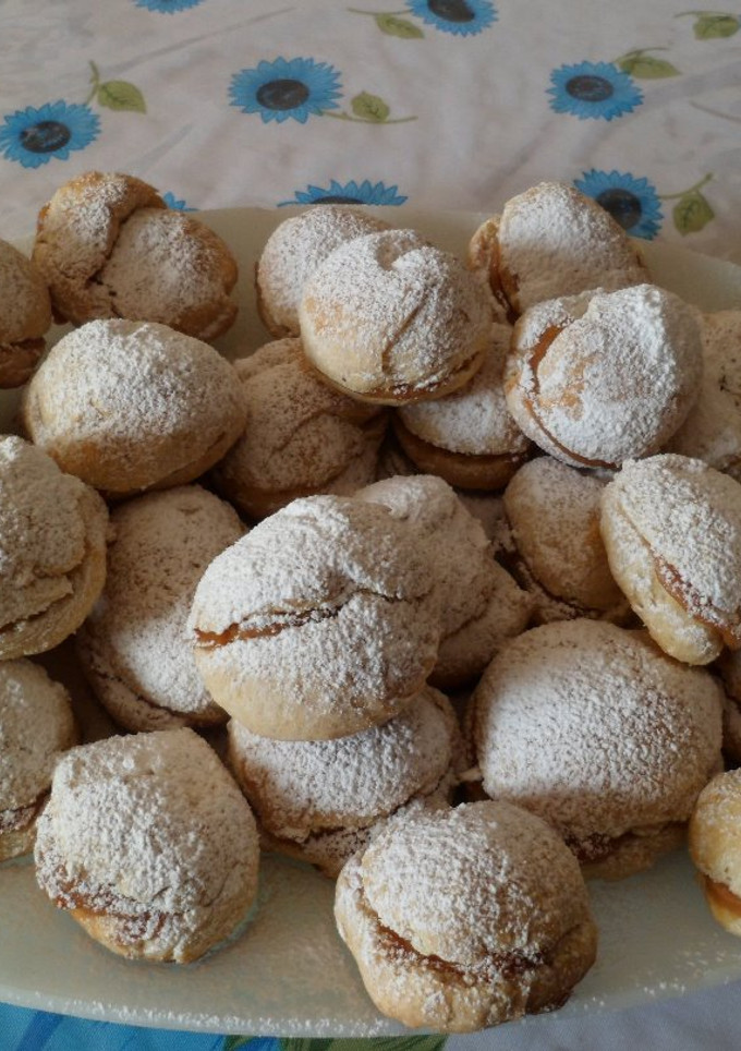 Una foto de Pan de leche rellenos con dulce de leche!!!!!
