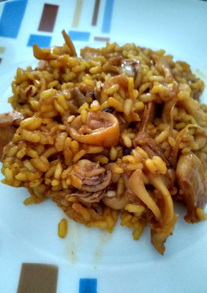 Una foto de Arroz con chipirones
