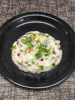 કોકોનટ રાઈસ (Coconut Rice Recipe In Gujarati) રેસીપી મુખ્ય ફોટો