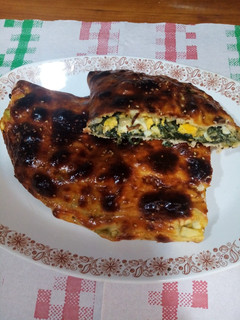 Una foto de Empanada de espinacas, ricotta y huevo duro