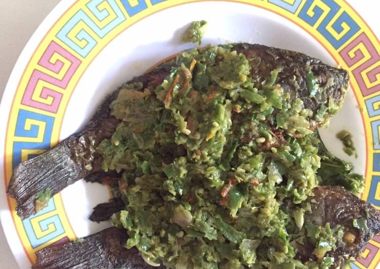 Langkah Mudah untuk Menyiapkan Spicy Mujaer with green chili (Mujaer sambal izo), Bikin Ngiler