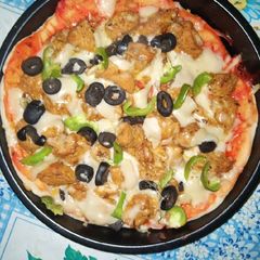 A picture of Pizza in Pan.