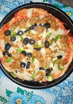 A picture of Pizza in Pan.