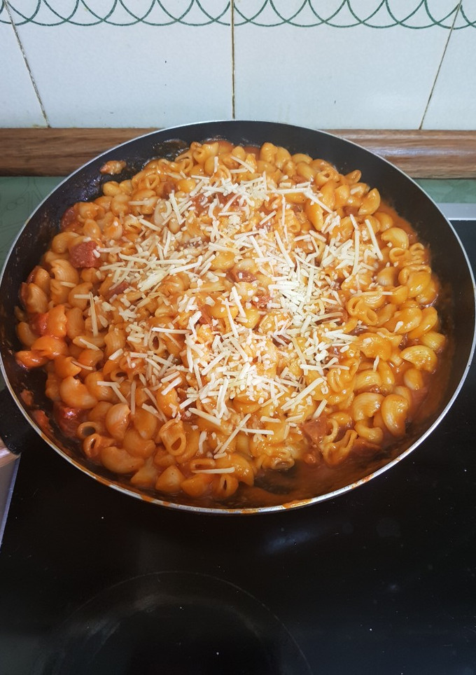 Una foto de Macarrones con queso y chorizo