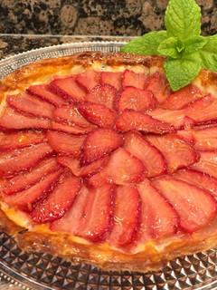 Una foto de Tartel de fresas con hojaldre sin gluten, muy crujiente