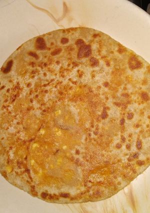 A picture of Alu paneer paratha.