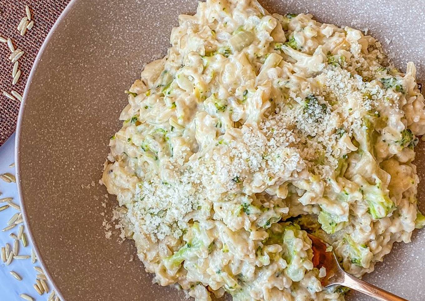Arroz integral cremoso con brócoli y grana padano
