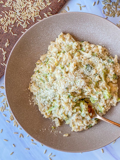 Una foto de Arroz integral cremoso con brócoli y grana padano