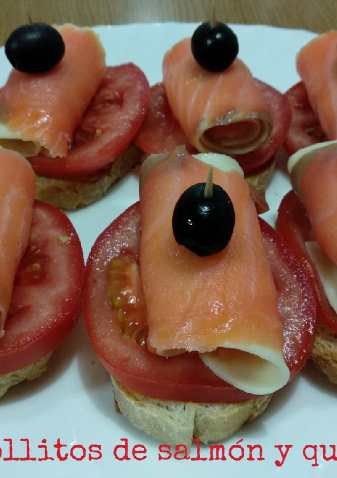 Una foto de Rollitos de salmón ahumado y queso