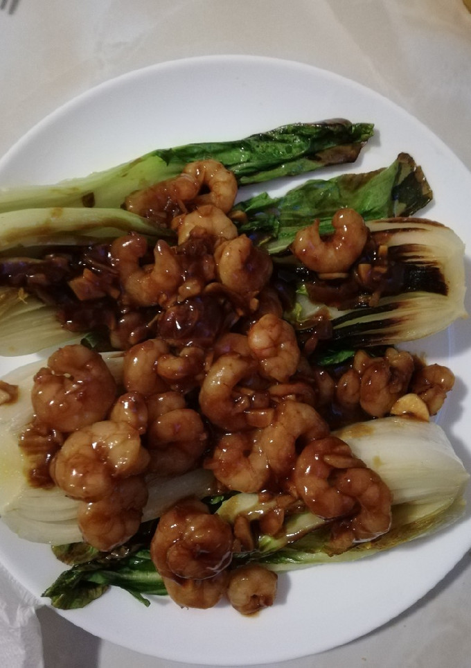 Una foto de Pak Choi con gambas