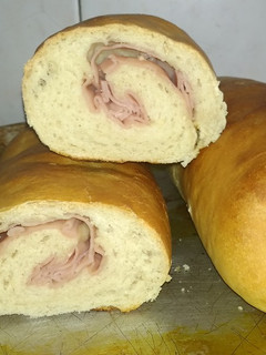 Una foto de Pan casero relleno