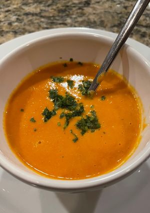 Una foto de 🔴 SOPA THAI RED LENTIL Y COCONUT 🥥 🥕
