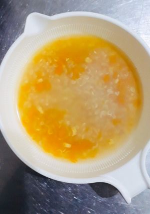 Hình của món Súp quinoa thịt heo bí đỏ bắp non.