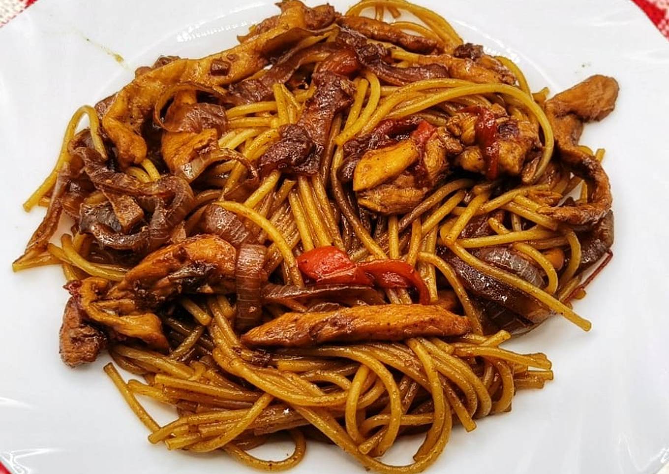 Tallarines estilo thai