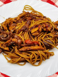 Una foto de Tallarines estilo thai