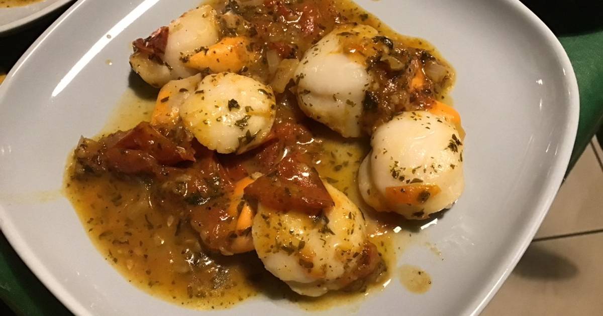 Noix de saint Jacques aux tomates, échalotes, ail et persil de Mila