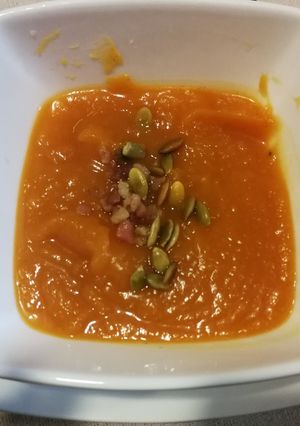 Pikáns sütőtökkrémleves recept fotója