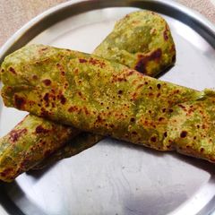 A picture of Palak Paratha.