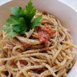 One pot μακαρονάδα ολικής με ντοματίνια & κατσικίσιο τυρί