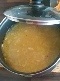 Una foto de Sopa de pollo 😋