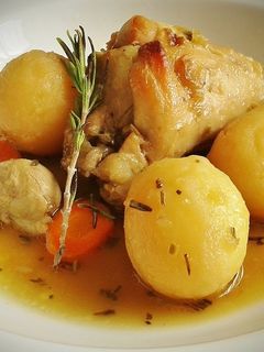 Una foto de Conejo asado con patatas