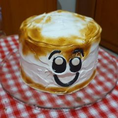 A picture of Giant marshmallow cake.