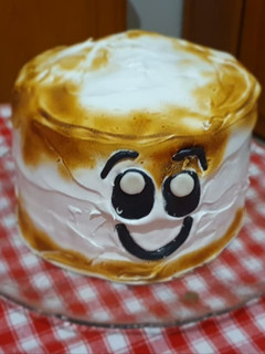 A picture of Giant marshmallow cake.