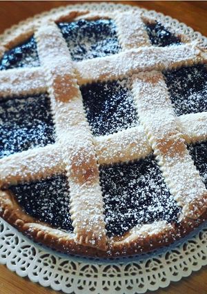 Foto di Crostata con confettura di uva (condita) e yogurt greco